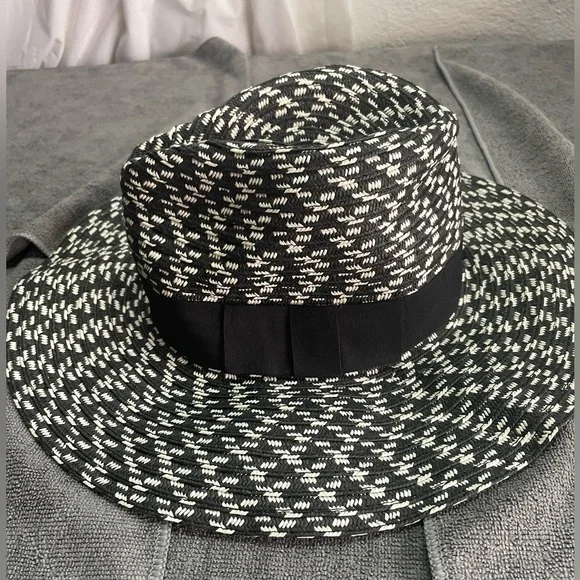 Floppy Wide Brim Hat *Like New* - Picture 2 of 5